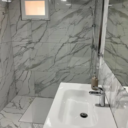 Apartment Meerblick Mit Terrasse, Pool Und Kostenlosen Wlan Neu Renoviert