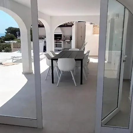 Apartment Meerblick Mit Terrasse, Pool Und Kostenlosen Wlan Neu Renoviert Benissa
