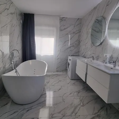 Apartment Meerblick Mit Terrasse, Pool Und Kostenlosen Wlan Neu Renoviert