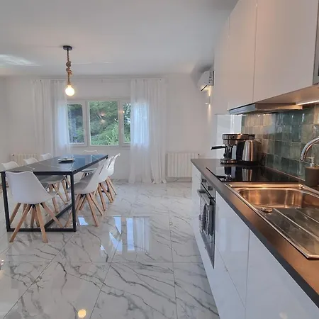 Meerblick Mit Terrasse, Pool Und Kostenlosen Wlan Neu Renoviert